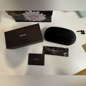 TOM FORD glass case with box and cleaning cloth